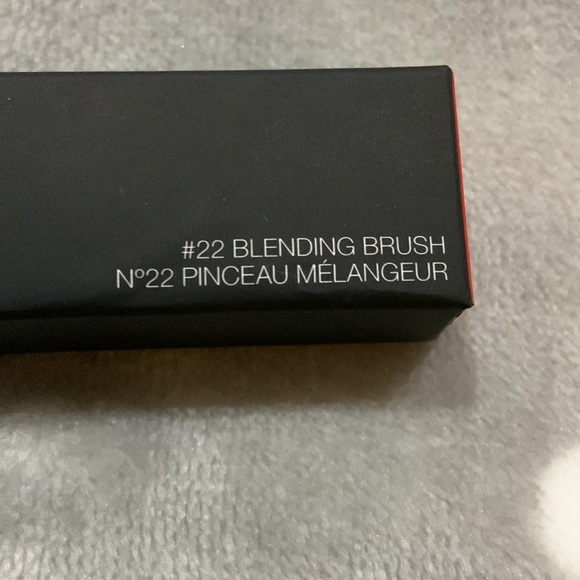 NARS Blending Brush #22 - Picture 6 of 6